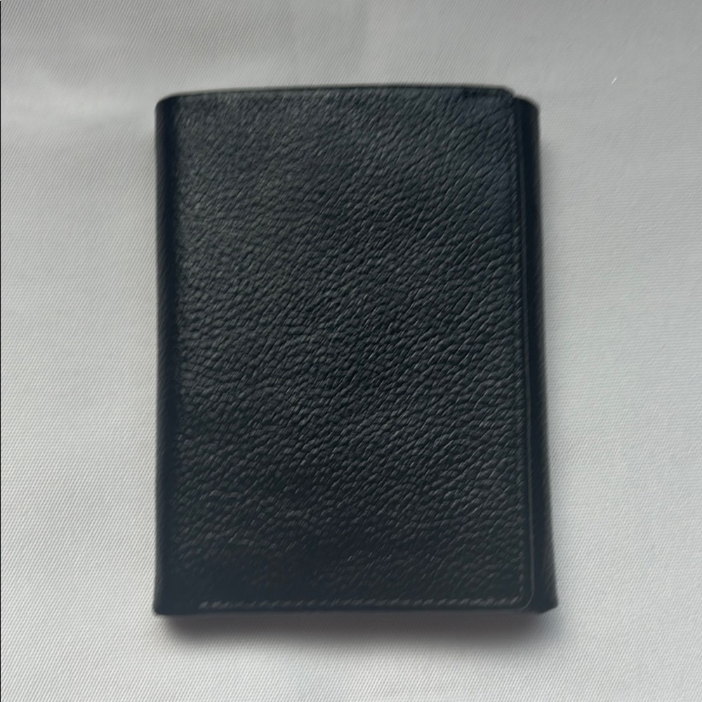 Perry Ellis Portfolio Trifold Pebble Leather Wallet Black GUC